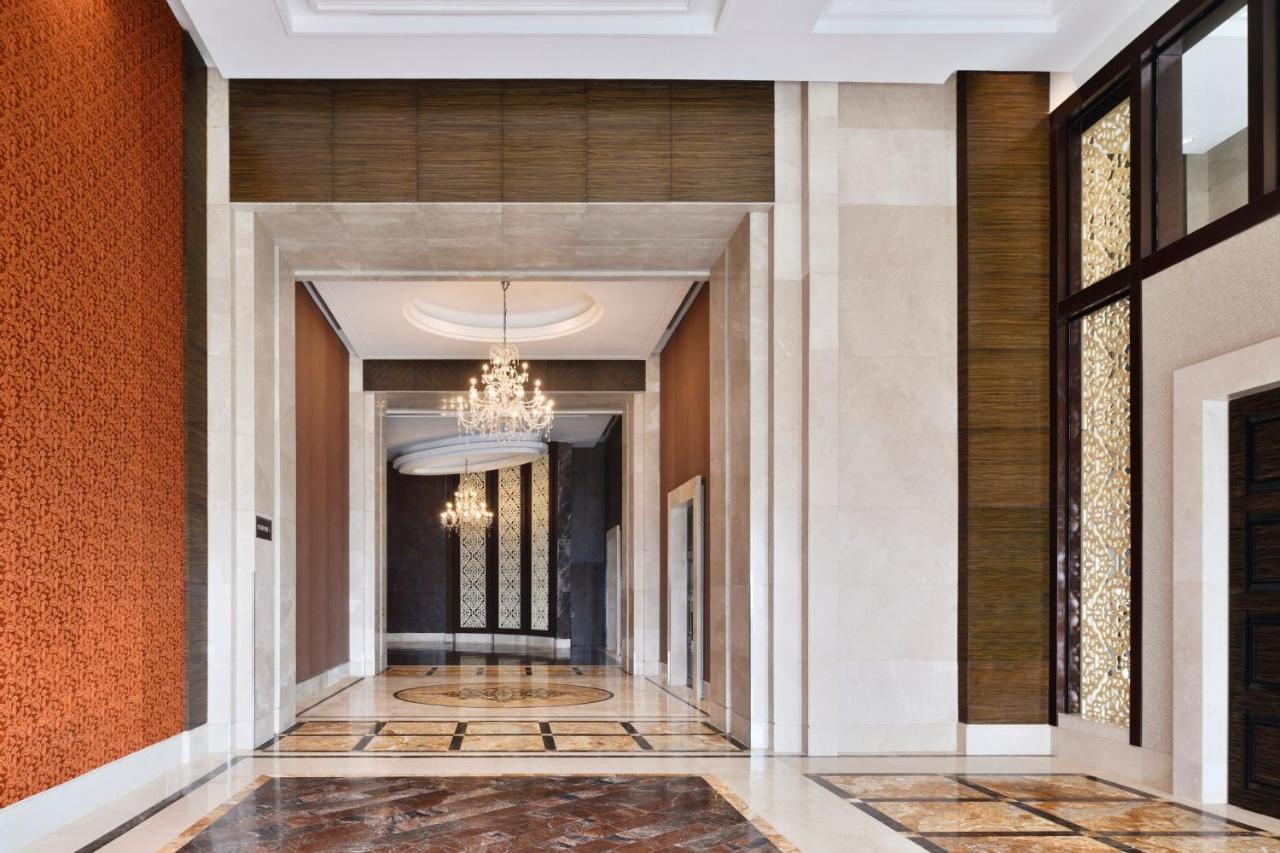 The St. Regis Mumbai Hotel Kültér fotó The lobby of the Ritz-Carlton, DIFC