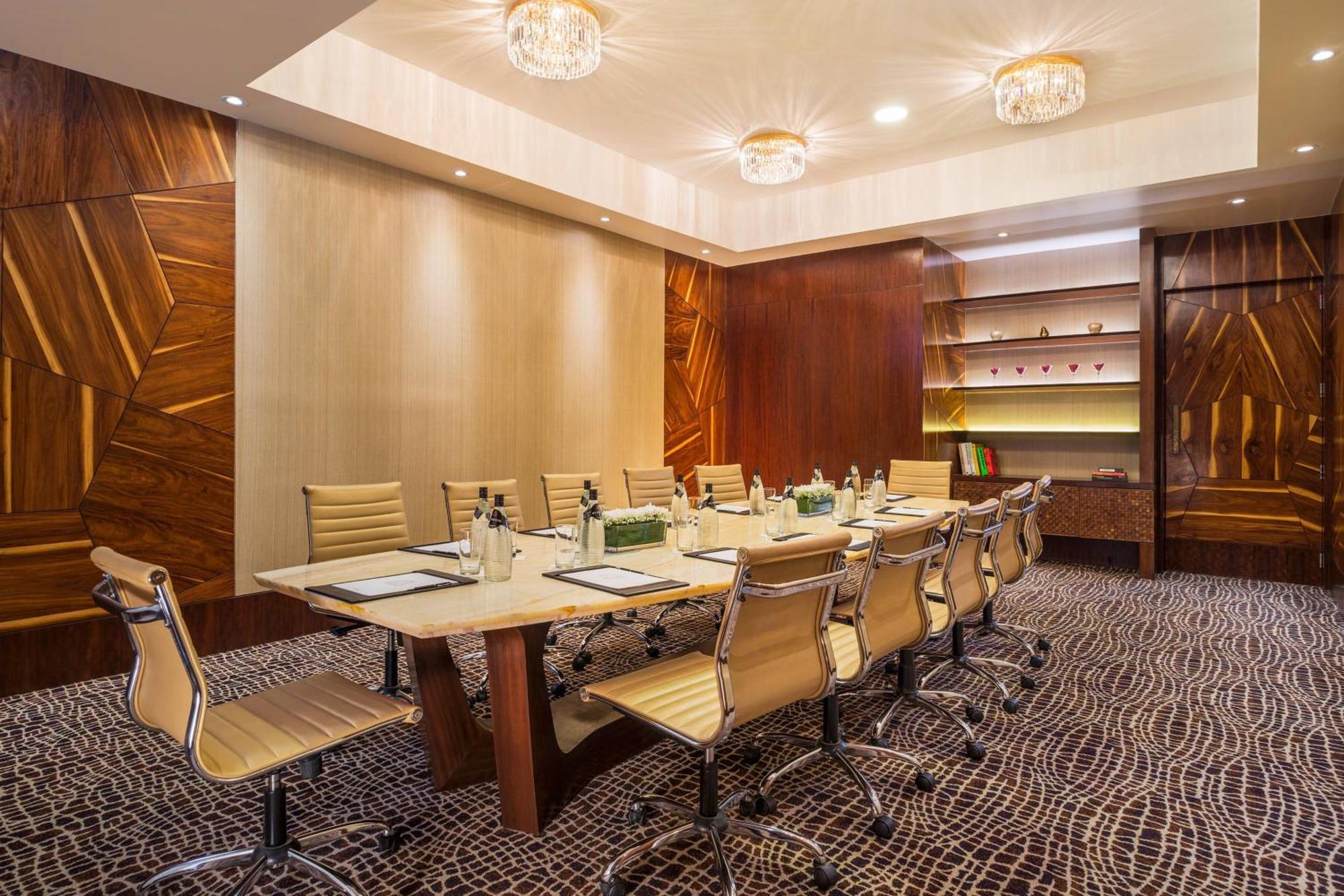 The St. Regis Mumbai Hotel Kültér fotó Meeting room at the hotel