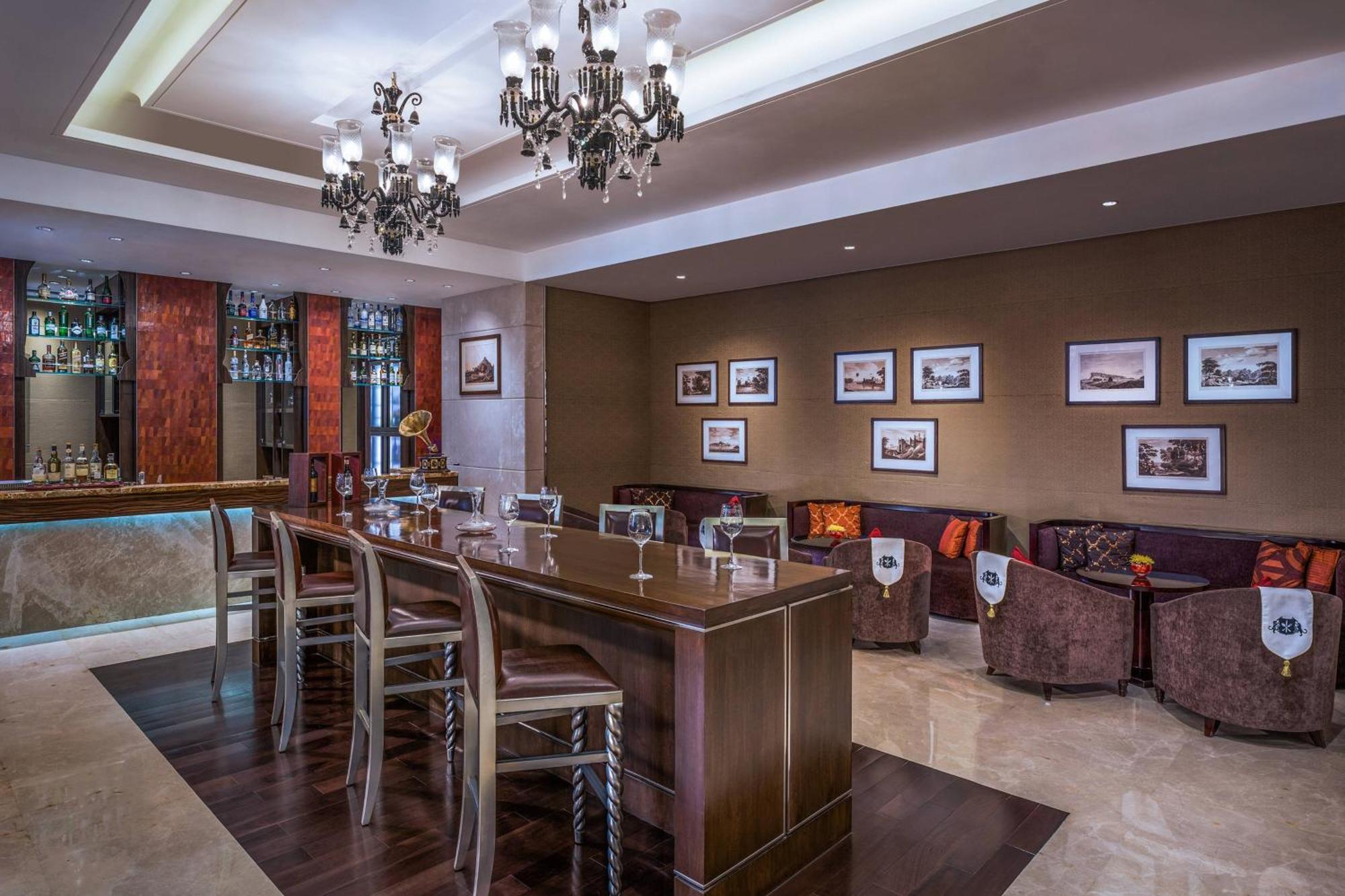 The St. Regis Mumbai Hotel Kültér fotó The lounge at the airport