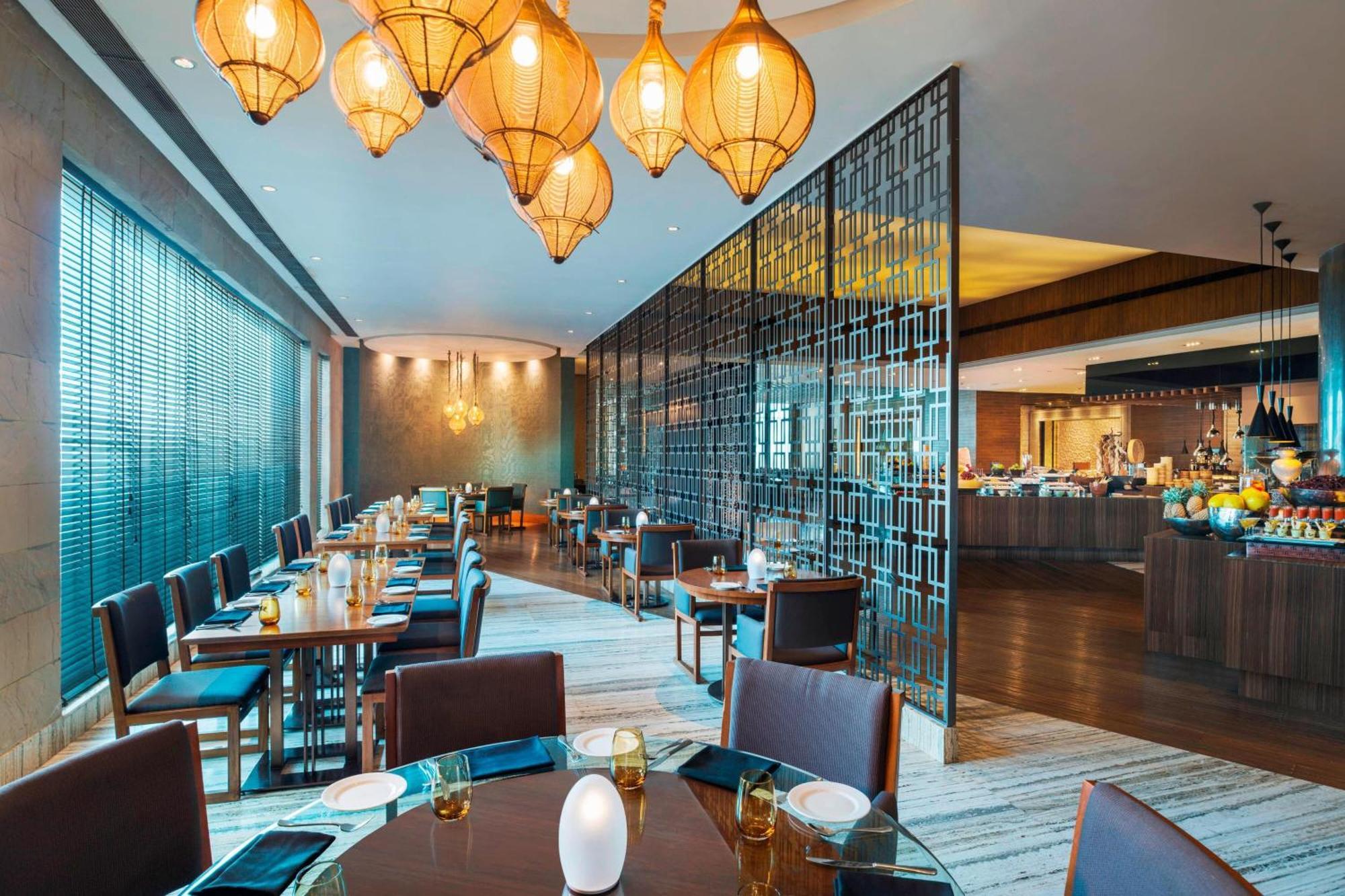 The St. Regis Mumbai Hotel Kültér fotó The restaurant