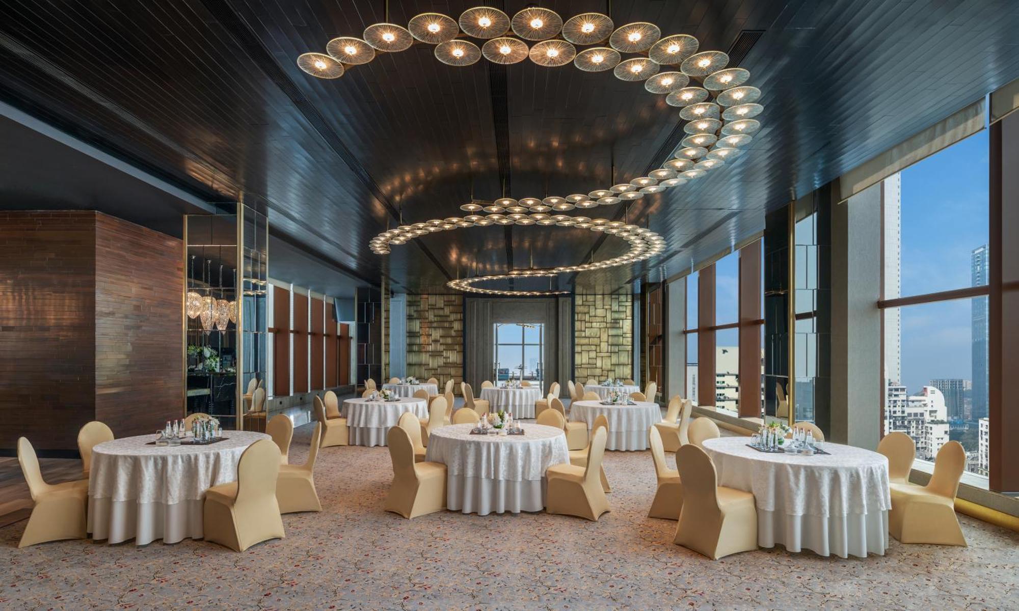 The St. Regis Mumbai Hotel Kültér fotó The Club at the Ritz-Carlton, DIFC