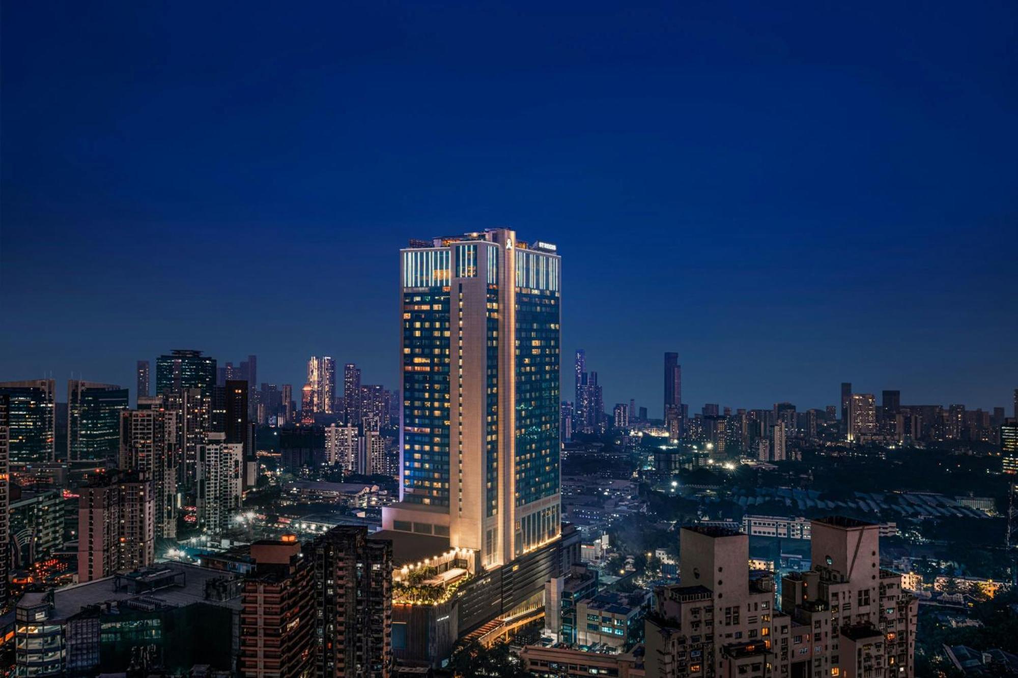 The St. Regis Mumbai Hotel Kültér fotó The hotel at night